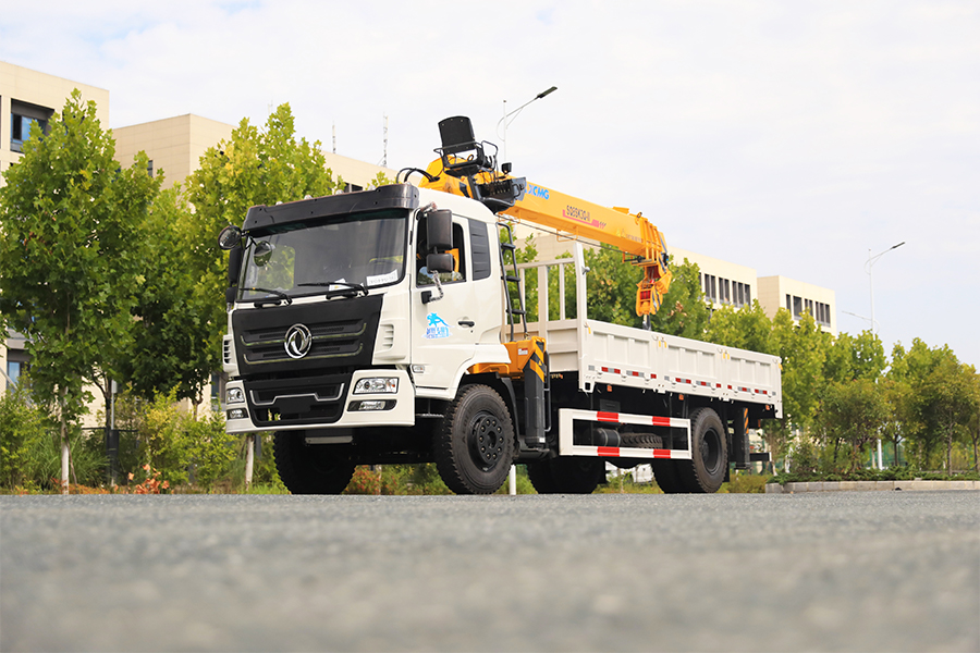 东风8吨四节臂直臂吊_大马力十档随车起重运输车